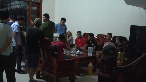 Phá tụ điểm xóc đĩa, 3 chiến sĩ công an bị thương