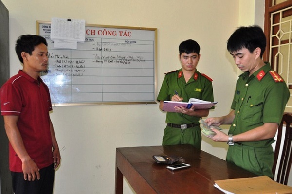 Bắt nam thanh niên dọa tung ảnh 