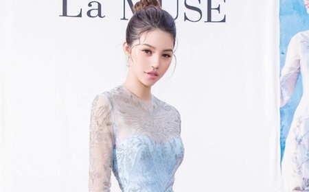 Jolie Nguyễn bất ngờ giản dị, từ bỏ hàng hiệu
