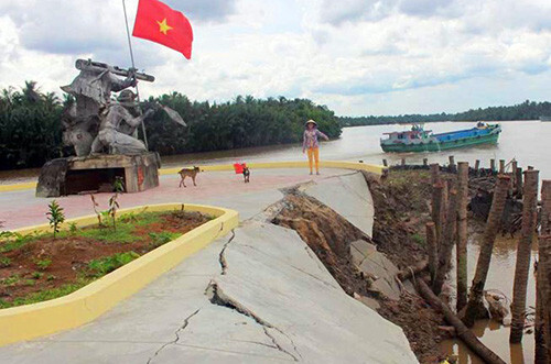 Khu tượng đài 1,7 tỷ đồng xây chưa xong đã sạt lở