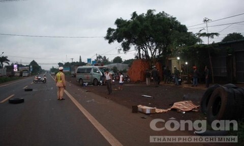 Xe cấp cứu gây tai nạn chết người trong đêm