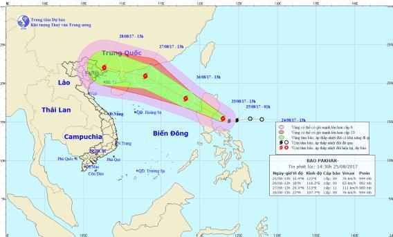 Bão Pakhar giật cấp 11 áp sát Biển Đông