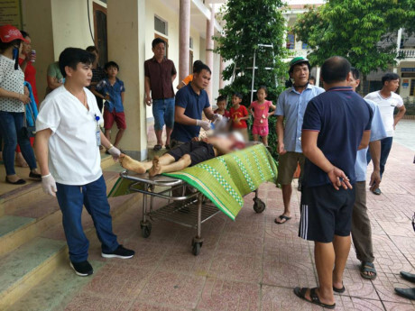 Trâu nặng 100 kg húc chết nhân viên thú y khi tiêm phòng