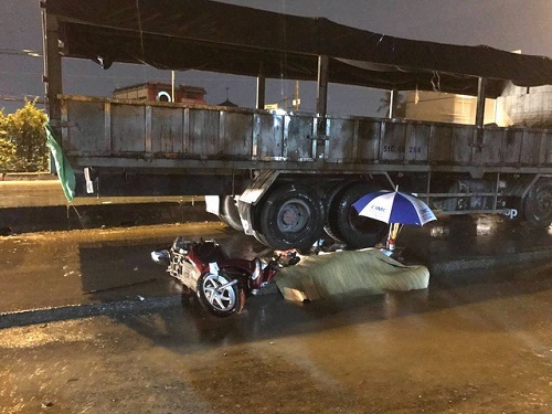 Tai nạn thương tâm khiến nữ sinh thiệt mạng trong mưa lớn