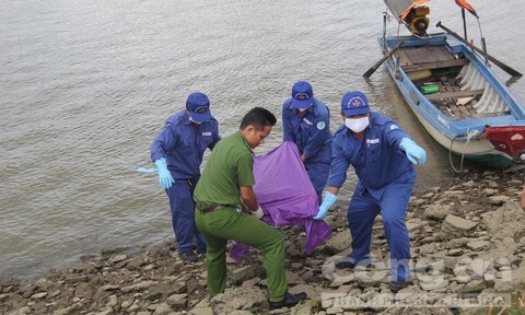Phát hiện thi thể cô gái trên sông Sài Gòn