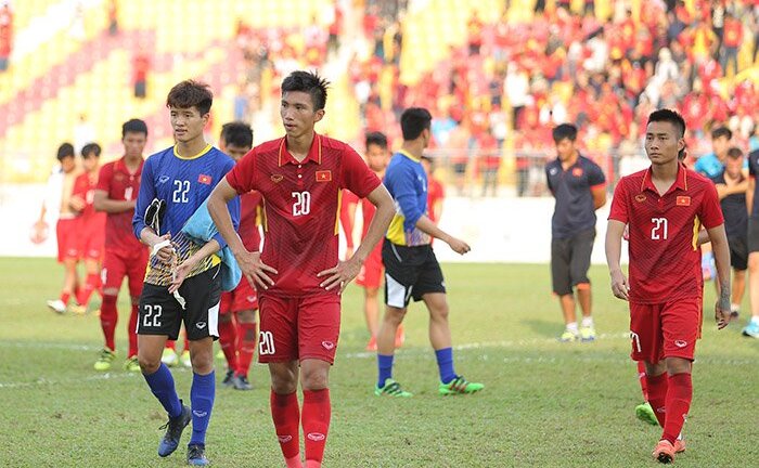 HLV Mai Đức Chung “thay máu” tuyển Việt Nam sau thất bại cay đắng