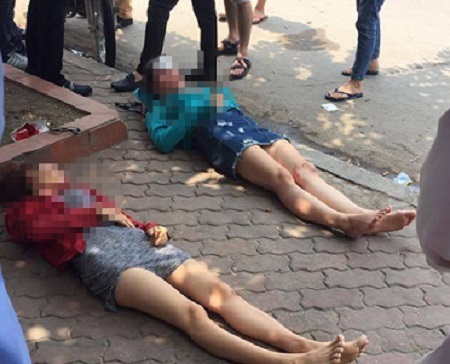 Đi bộ sang đường trái luật, hai cô gái bị xe đâm bất tỉnh