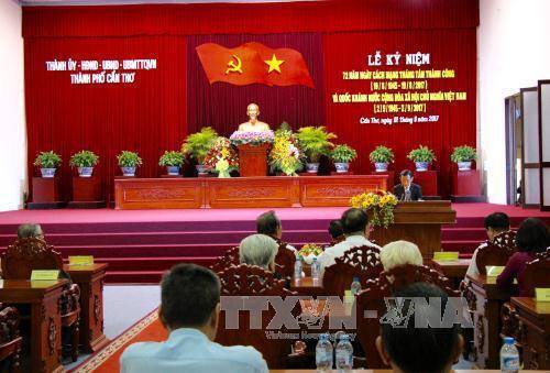 Phó Thủ tướng dự lễ kỷ niệm 72 năm Ngày Cách mạng tháng Tám và Quốc khánh 2/9 tại Cần Thơ