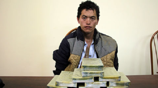 Bị vây bắt, kẻ vận chuyển 10 bánh heroin điên cuồng chống trả công an