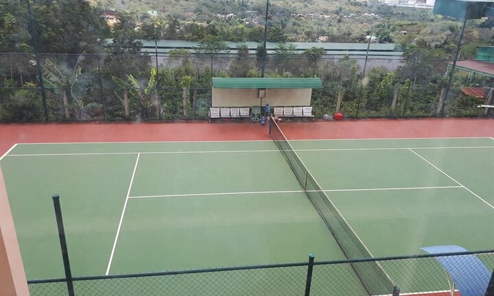 Xây sân tennis hơn 500 triệu đồng trong khuôn viên trụ sở xã