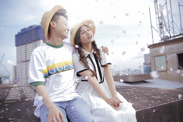 Như Thùy tiết lộ ảnh hậu trường tình tứ cùng hotboy trong MV mới