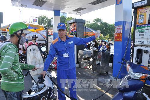 Từ 1/1/2018: Petrolimex sẽ thay thế hoàn toàn xăng RON 92 bằng xăng E5