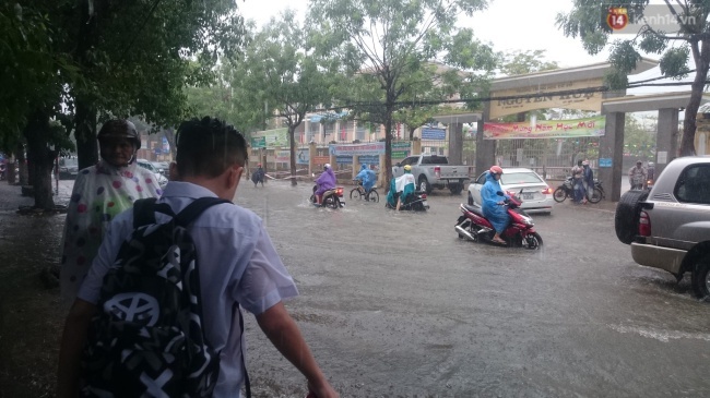 700.000 học sinh Nghệ An nghỉ học tránh bão số 10