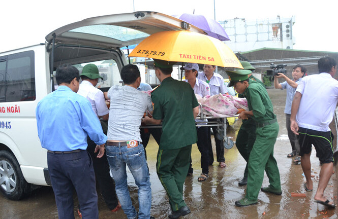 Thuê tàu cao tốc đưa sản phụ từ đảo Lý Sơn vào đất liền “vượt cạn”