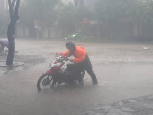 Video: Bão số 10 quần thảo ở Hà Tĩnh