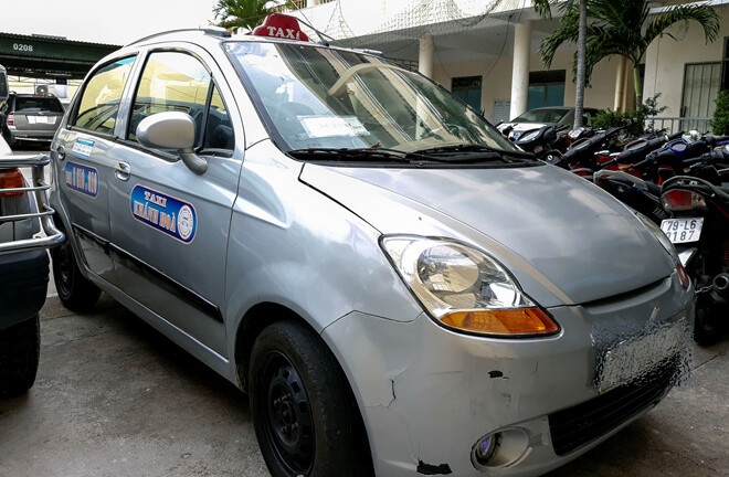 Chạy gần 6km, tài xế taxi 