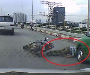 Video: Xe máy ngã văng trước đầu taxi, tài xế thoát chết ngoạn mục 