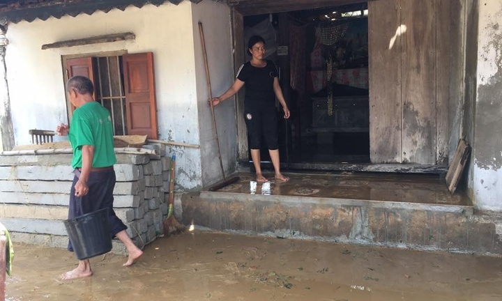 Hỗ trợ nước sạch và nhu yếu phẩm cho bà con sau bão số 10