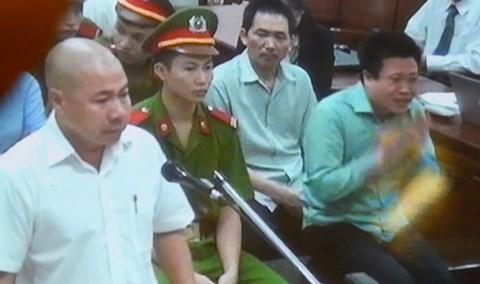 Đại án OceanBank: Hà Văn Thắm bật khóc khi nghe thuộc cấp trình bày