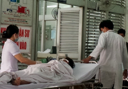 Xót xa cảnh nam công nhân bị máy bào gỗ “nuốt chửng” cánh tay