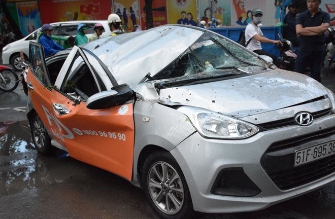 Người phụ nữ liên tục kêu cứu bên trong 