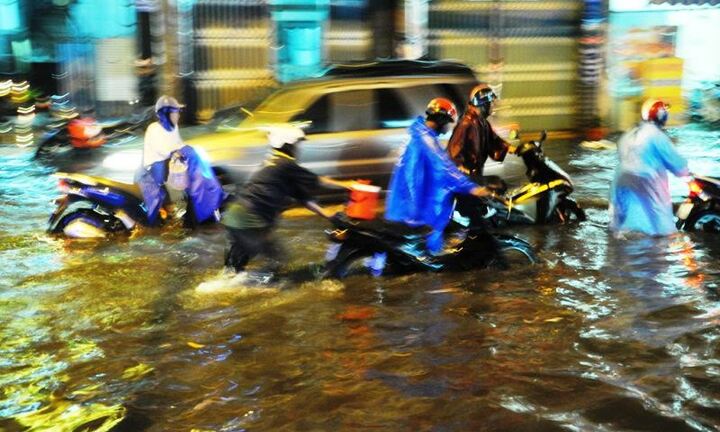 Dự báo thời tiết ngày 22/9: TP. Hồ Chí Minh mưa kéo dài 2-3 ngày, đề phòng tố, lốc