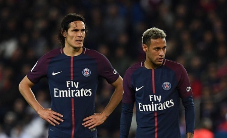 Lùm xùm phòng thay đồ PSG: Neymar bị yêu cầu không tranh đá phạt đền với Cavani