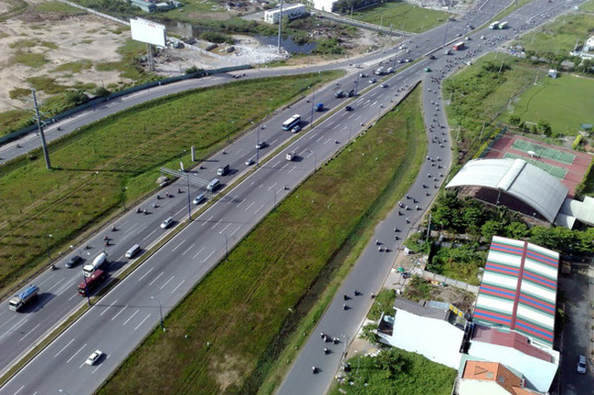 Doanh nghiệp BOT – “hạn” cả đôi đường