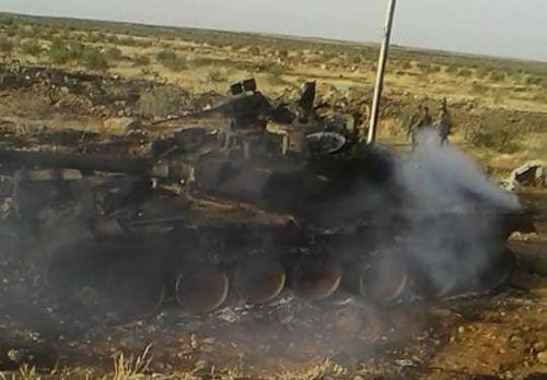 Xe tăng T-90A hiện đại của al-Qaeda bị Syria tiêu diệt