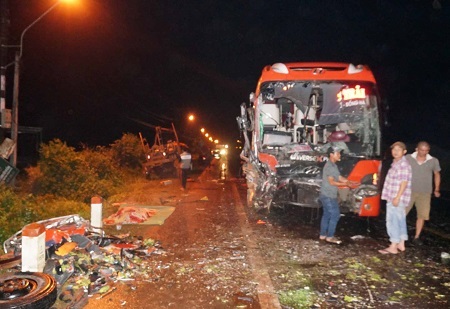 Tai nạn liên hoàn, phụ xe tử vong, hàng chục người bị thương