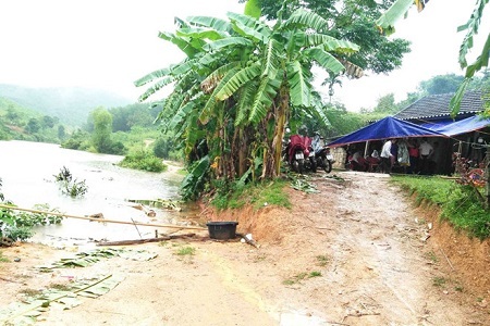 Xuống sông nhặt bóng, hai học sinh chết đuối thương tâm
