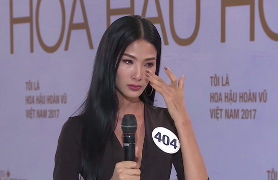 Hoàng Thùy khóc nức nở trong tập mở màn 