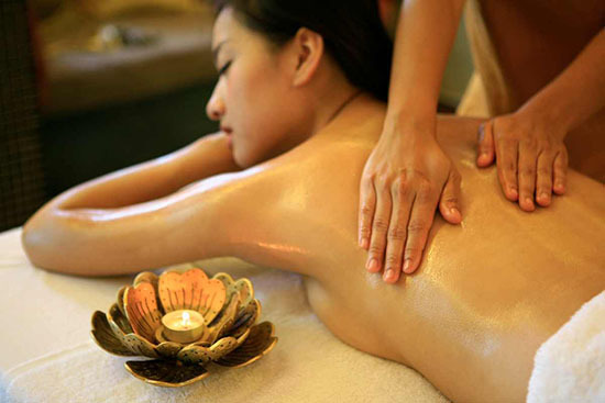 Dịch vụ massage nhạy cảm cho quý bà: Những trò biến tướng kỳ dị!