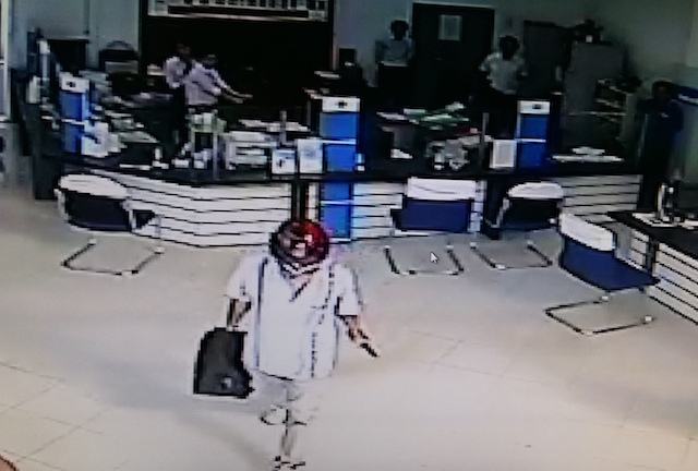 Công bố hình ảnh tên cướp ngân hàng ở Vĩnh Long