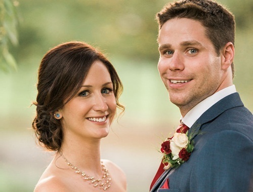 Đang chuẩn bị nghi lễ cưới, chú rể bỗng nhảy xuống hồ: Xúc động khi hiểu lý do