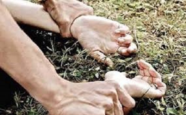 Truy tìm kẻ rạch mặt cô gái rồi ép