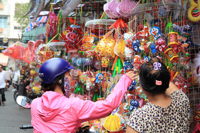Mùa Trung thu, lồng đèn Việt giành lại thị trường từ tay đồ chơi Trung Quốc