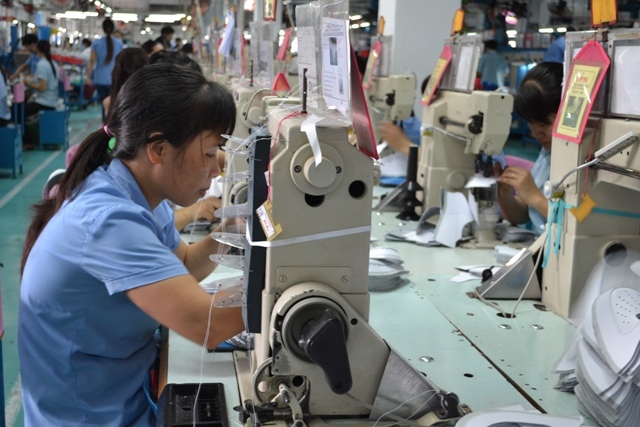Từ 2018, sa thải lao động nữ mang thai sẽ bị phạt đến 3 năm tù