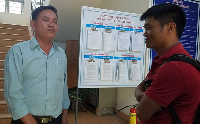 Trưởng công an xã đá văng hàng hóa của người dân lên tiếng