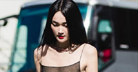 Thùy Trang Next Top lọt mắt xanh của “ông lớn” ngành thời trang khi đi dạo ở Paris