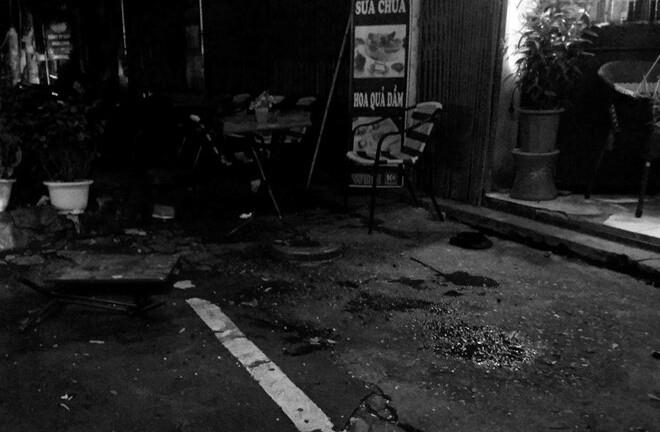 Hà Nội: Chở vợ con đi chơi Trung thu, người đàn ông bị đâm gục giữa phố