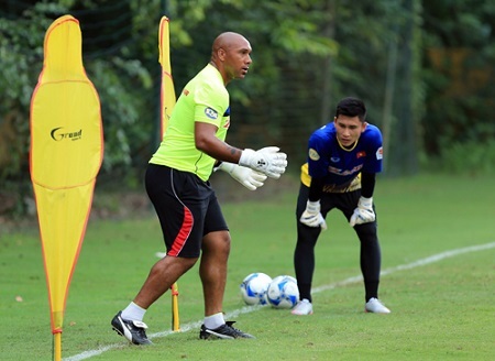 Cựu HLV Arsenal: Thủ môn Việt Nam có thể sang châu Âu thi đấu