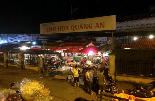 Bắt khẩn cấp nghi phạm đâm tử vong thiếu niên 16 tuổi tại chợ hoa Hà Nội