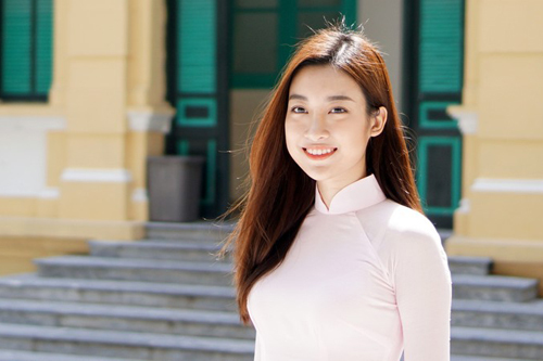 Hoa hậu Đỗ Mỹ Linh bị mắc kẹt vì mưa lũ ở Yên Bái