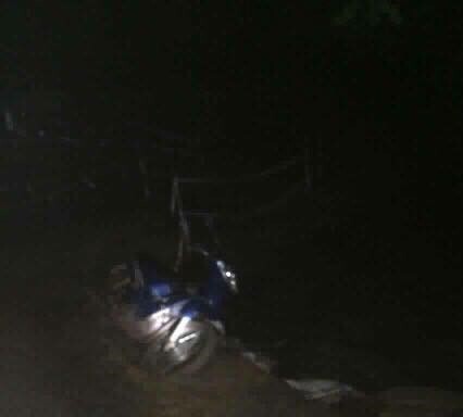 Thương tâm cụ ông bị nước cuốn trôi khi đi xe máy qua cầu