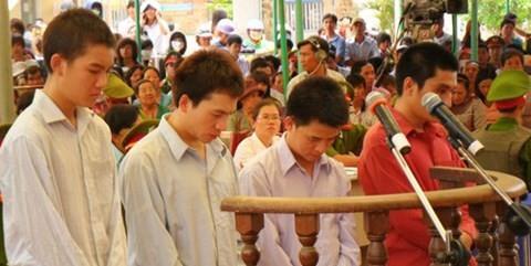 Nguyên nhân những kẻ bệnh hoạn rạch đùi nữ sinh