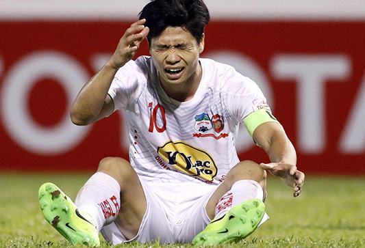 Công Phượng dính chấn thương, có thể sẽ phải nghỉ 1-2 vòng đấu V-League