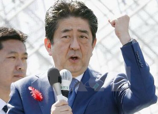 Thủ tướng Nhật Abe 'dằn mặt' Triều Tiên sau thắng lợi bầu cử