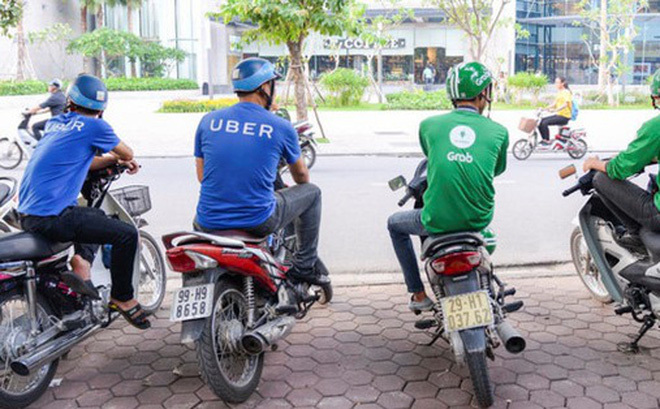 Sinh viên, cử nhân đổ xô chạy xe Uber, Grab tạo ra hệ luỵ gì?