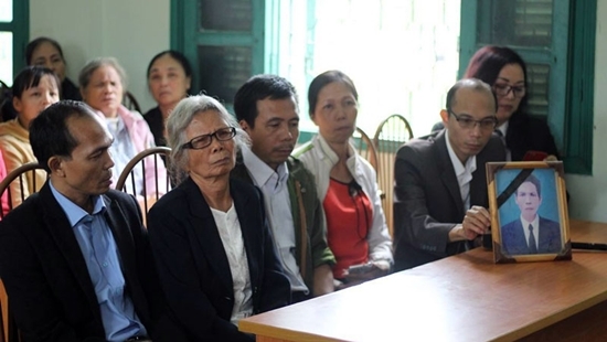 Ba mẹ con bị kết án oan giết chồng, giết cha suốt 28 năm được xin lỗi công khai